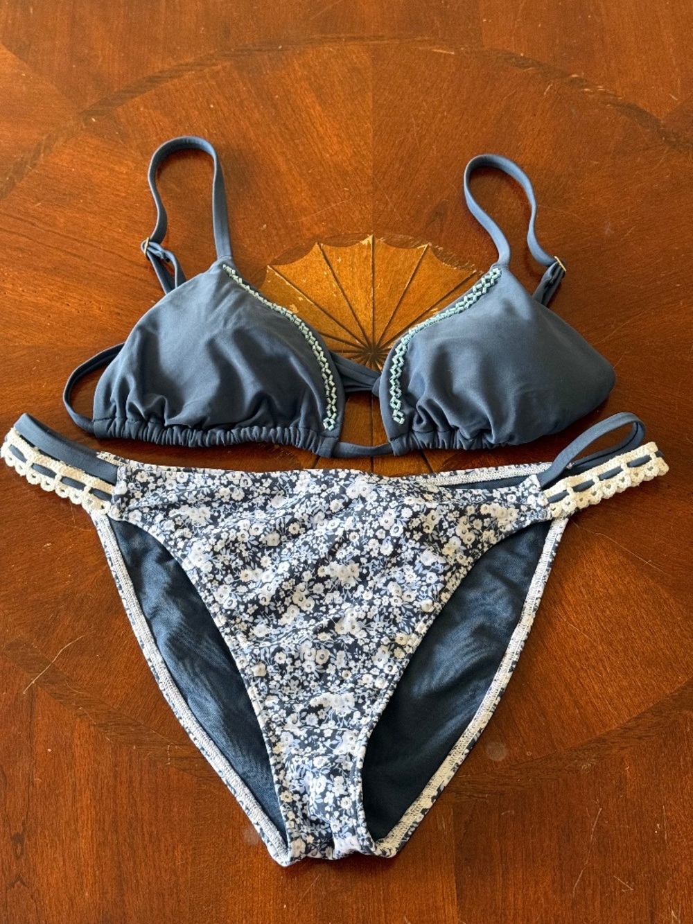 NWOT Hollister Bikini Set, L, Navy, Crochet & Beads